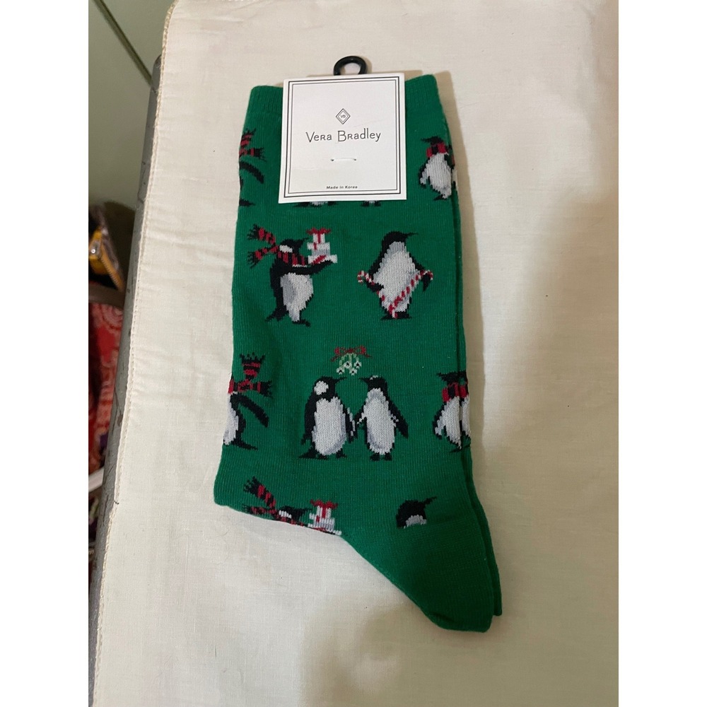 Vera Bradley Holiday Penguins Socks Green Womens Crew NWT 23091-928